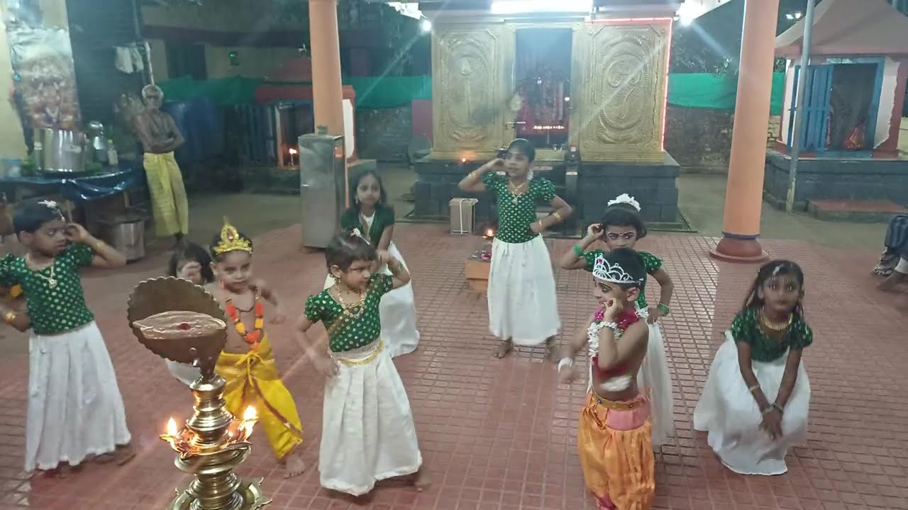 Dance at Murugan kovil #yathrasumith #subscribeplease 