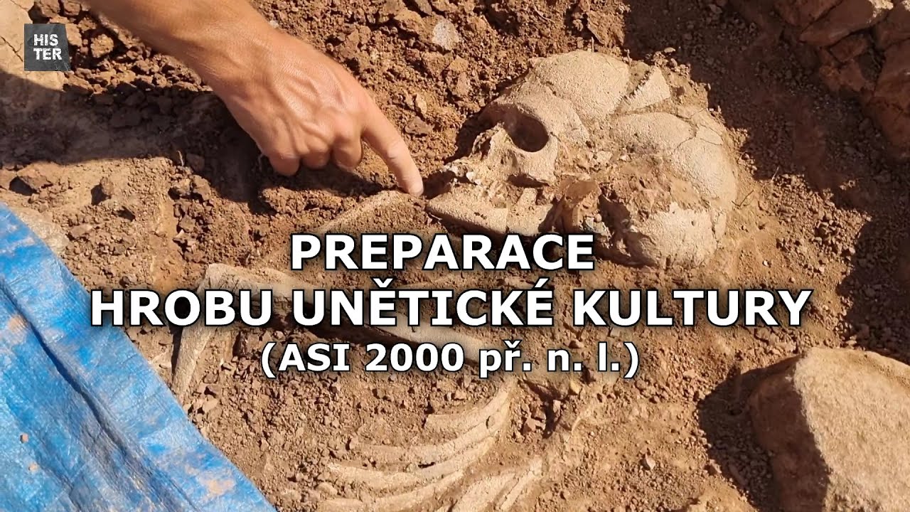 Preparace hrobu unětické kultury (asi 2000 př. n. l.) - Třebíz, stavba dánice D7