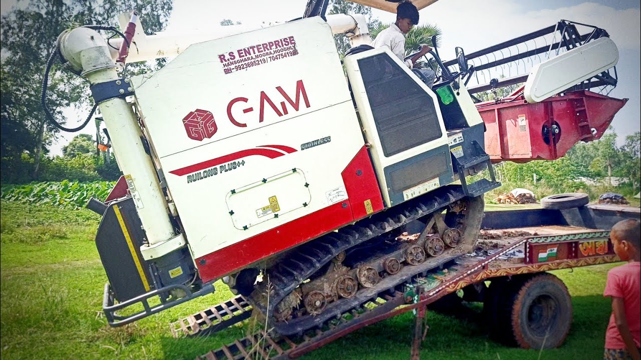 Gam Harvester Machine Unloading On John Deere 5050D Tractor Trolley || Harvester Unloading Videos