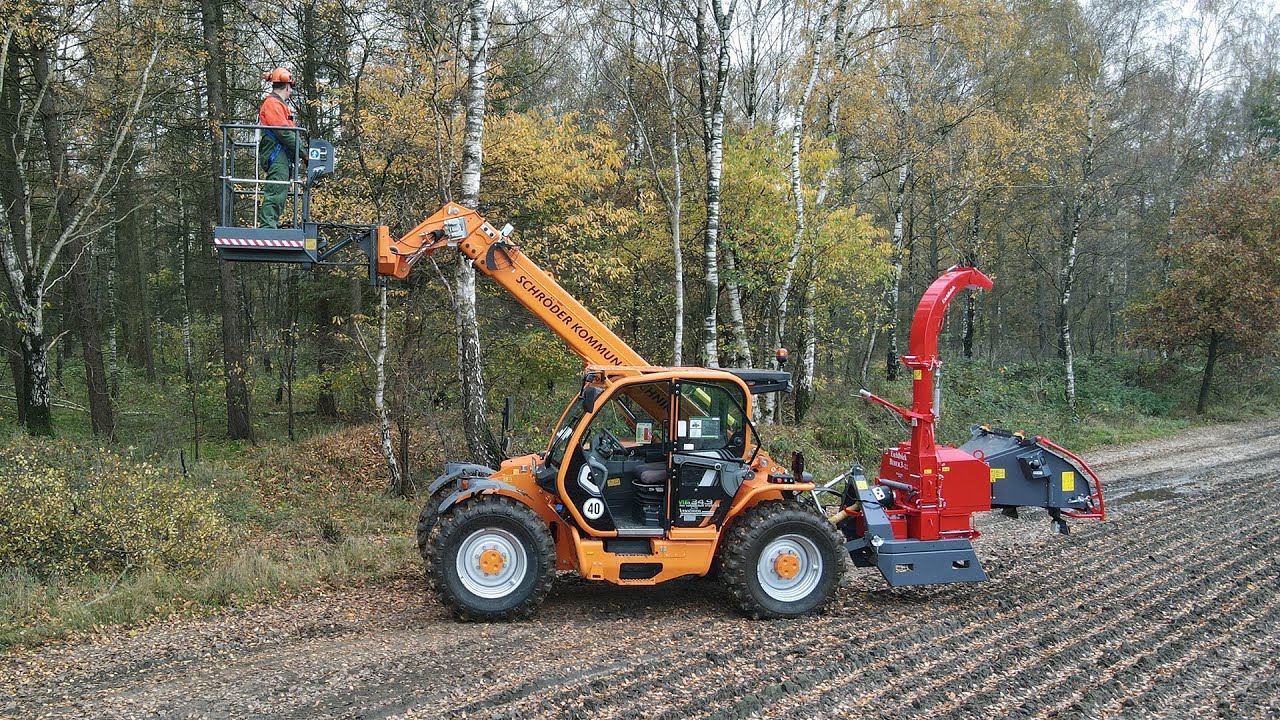 Baumpflege mit Merlo Multifarmer 34.9 CS, Arbeitskorb und Eschlböck Biber 3/21 Holzhacker