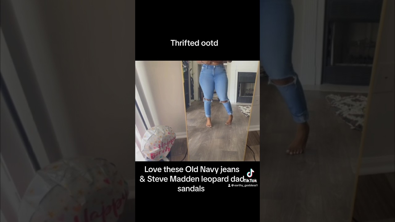 Thrifted ootd: Old navy jeans & Steve madden dad sandals both thrifted