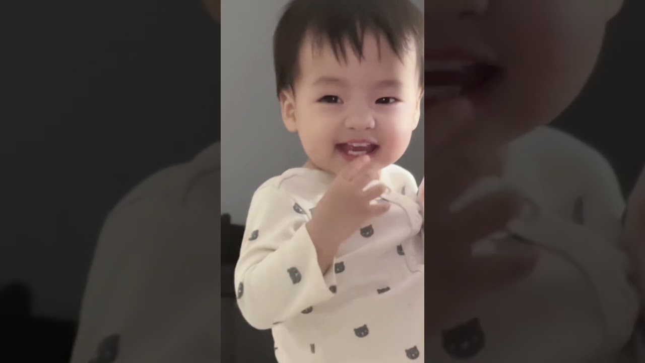 潘爸乐爷：宝宝被抓到偷偷拿零食哈哈哈太可爱了！！BABY LEYE: baby get snacks by himself secretly  #baby #dadlife #familygoals