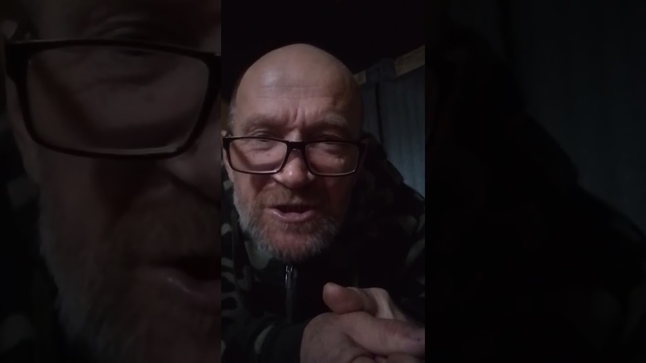 РОССИЯНЕ ЗАМЕРЗАЮТ ПОД МИРНЫМ НЕБОМ,ПО ГОРОДУ ХВАЛЫНСКА,САРАТОВСКОЙ ОБЛАСТИ.@dikiy_dikshorts 