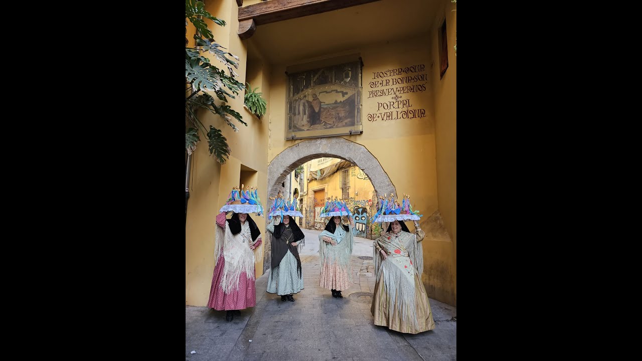 Desfile del pan bendito de Requena en el Pasacalle de las Comarcas. Valencia, 8 de octubre de 2023.