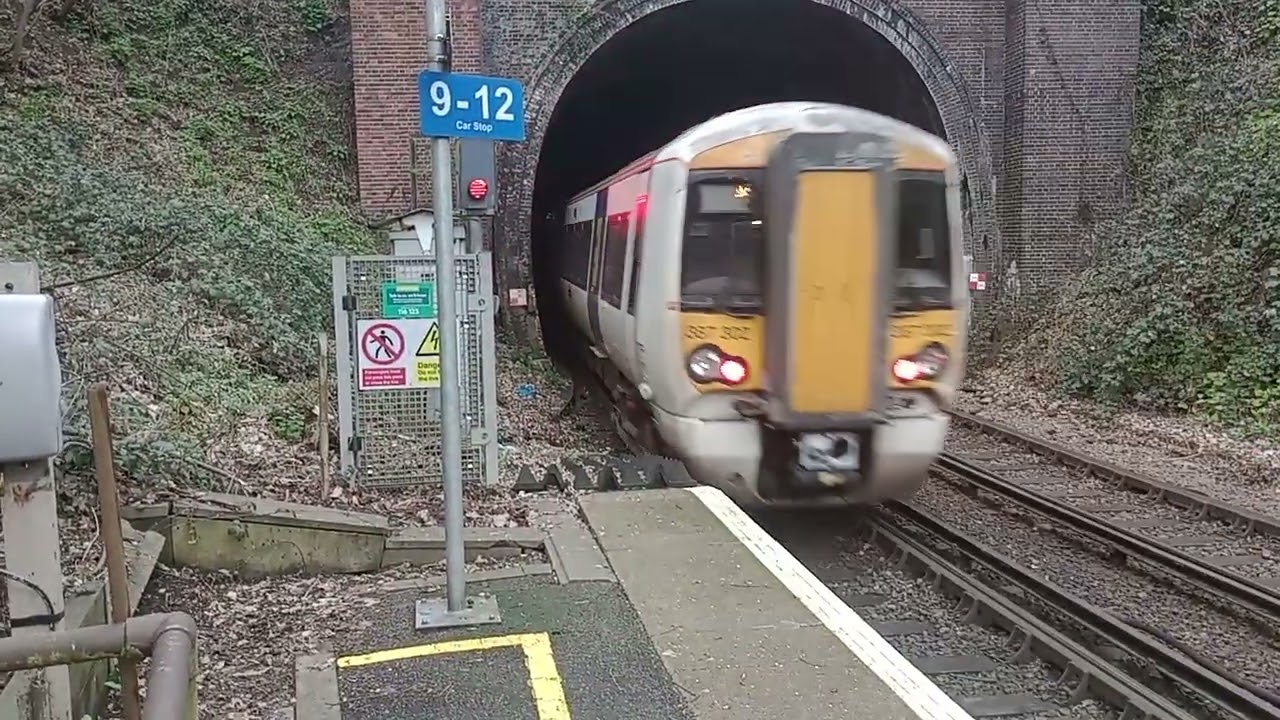 # 387303 (202+302) on the 15:55 to London Victoria from Eastbourne #