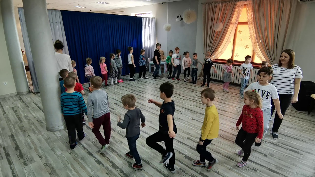 EDUMUZ Niewiele do szczęścia bum, Świat Bajek