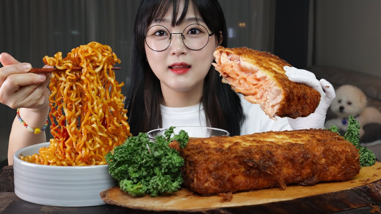 Жареный лосось и острая лапша Mukbang Asmr