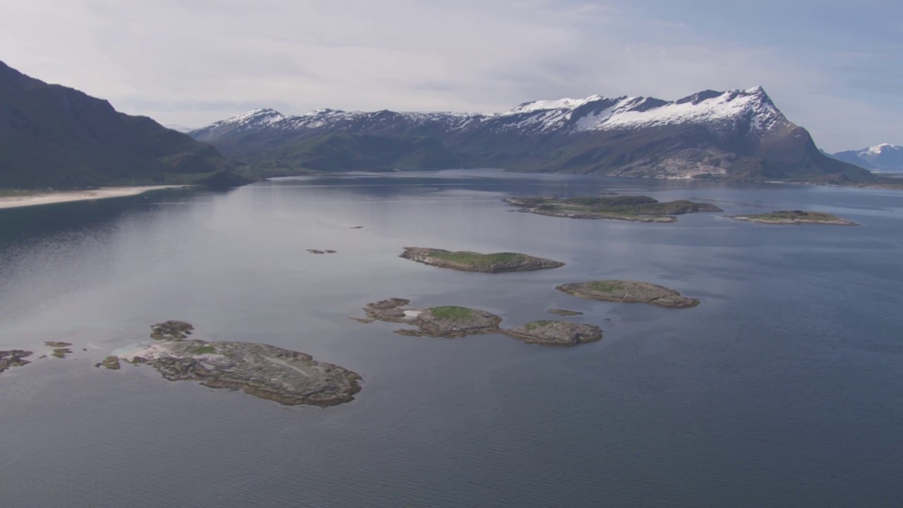 Sandhornøya, fjellet Sandhorn, jagerfly, F-16 - Flying Over Norway