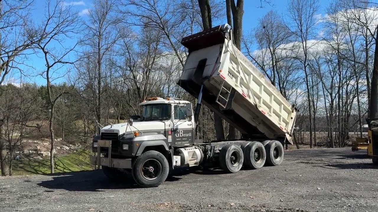 1994 MACK RD688S Dump truck E7 350hp selling in a Zettlemoyer Auction Co. Online Auction 3/28/2024