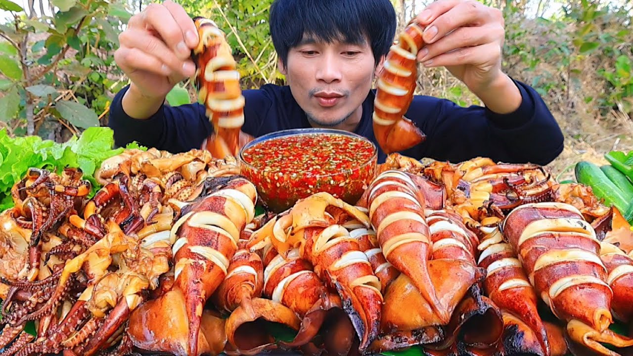 หนวดปลาหมึกย่างจิ้มซีฟู๊ดแกล้มผักสดแซ่บคักอีหลีครับพี่น้อง ASMR MUKBANG EATING SHOW#โก้อีสานพาแดก 