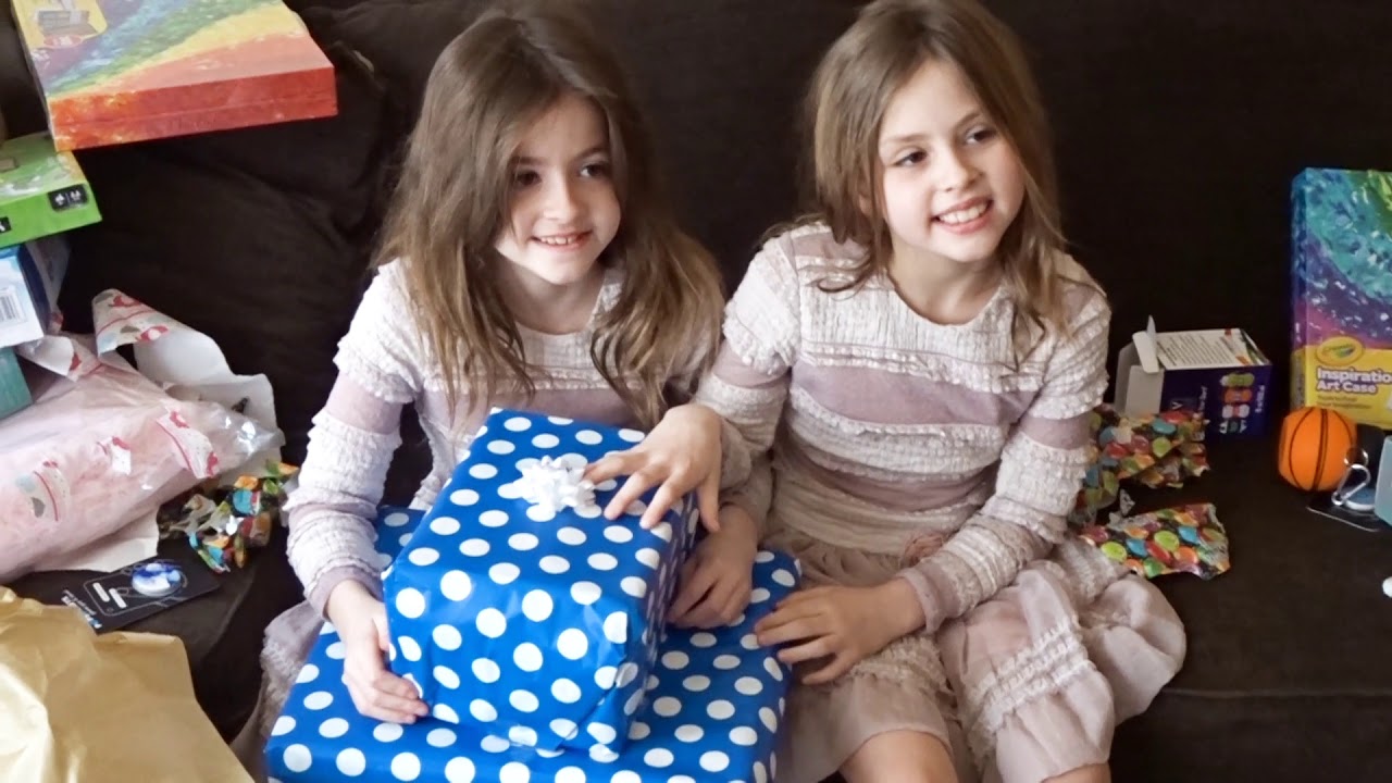 ANNIE & ALLIE'S 9TH BIRTHDAY GIFT OPENING!