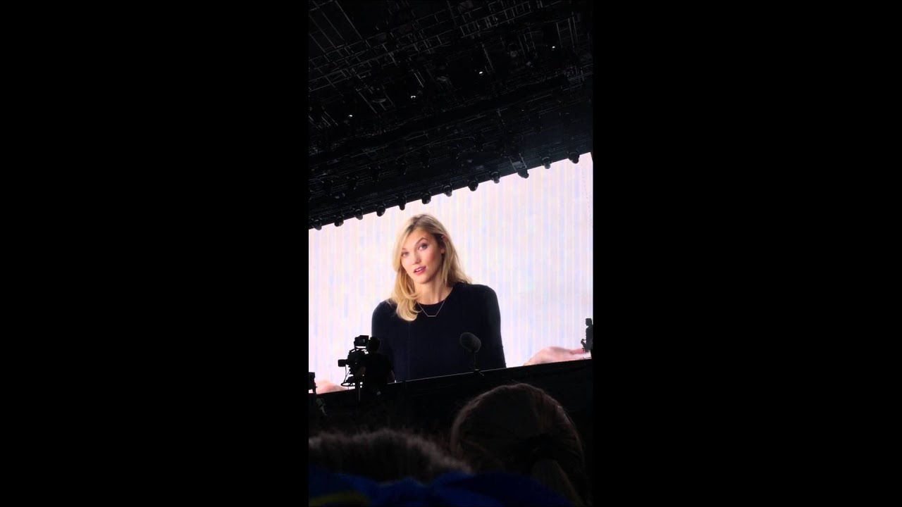 Taylor Swift 1989 concert - Taylor's friends on the big screen