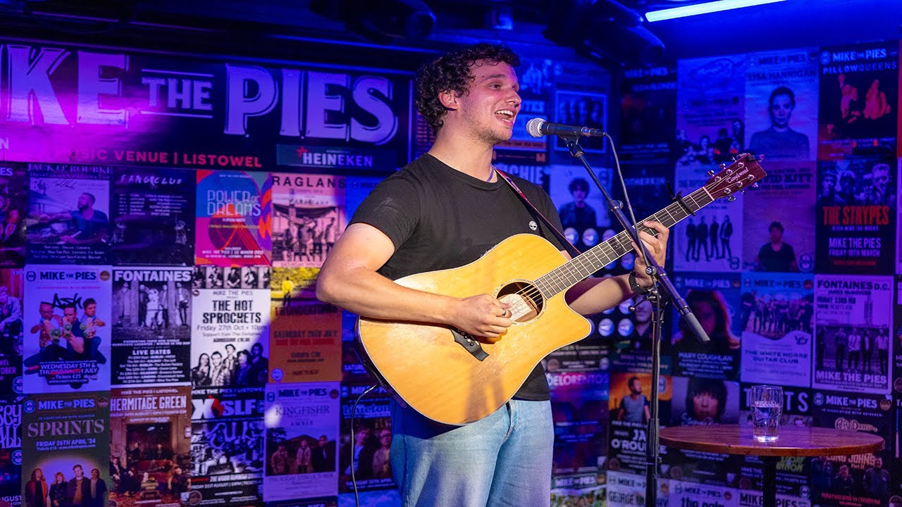 Séamus Harty at Mike the Pies