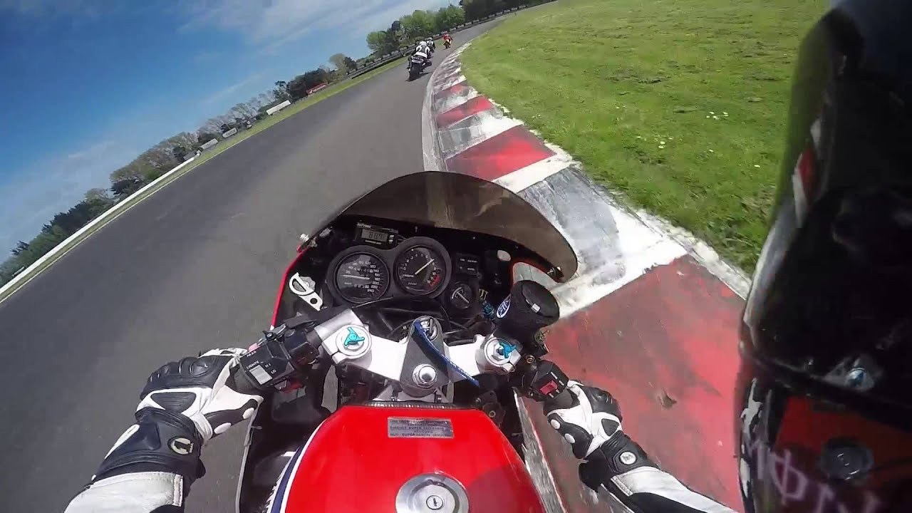 Yamaha Rzv 500r V4 2stroke Trackday Manfeild New Zealand Raw sound