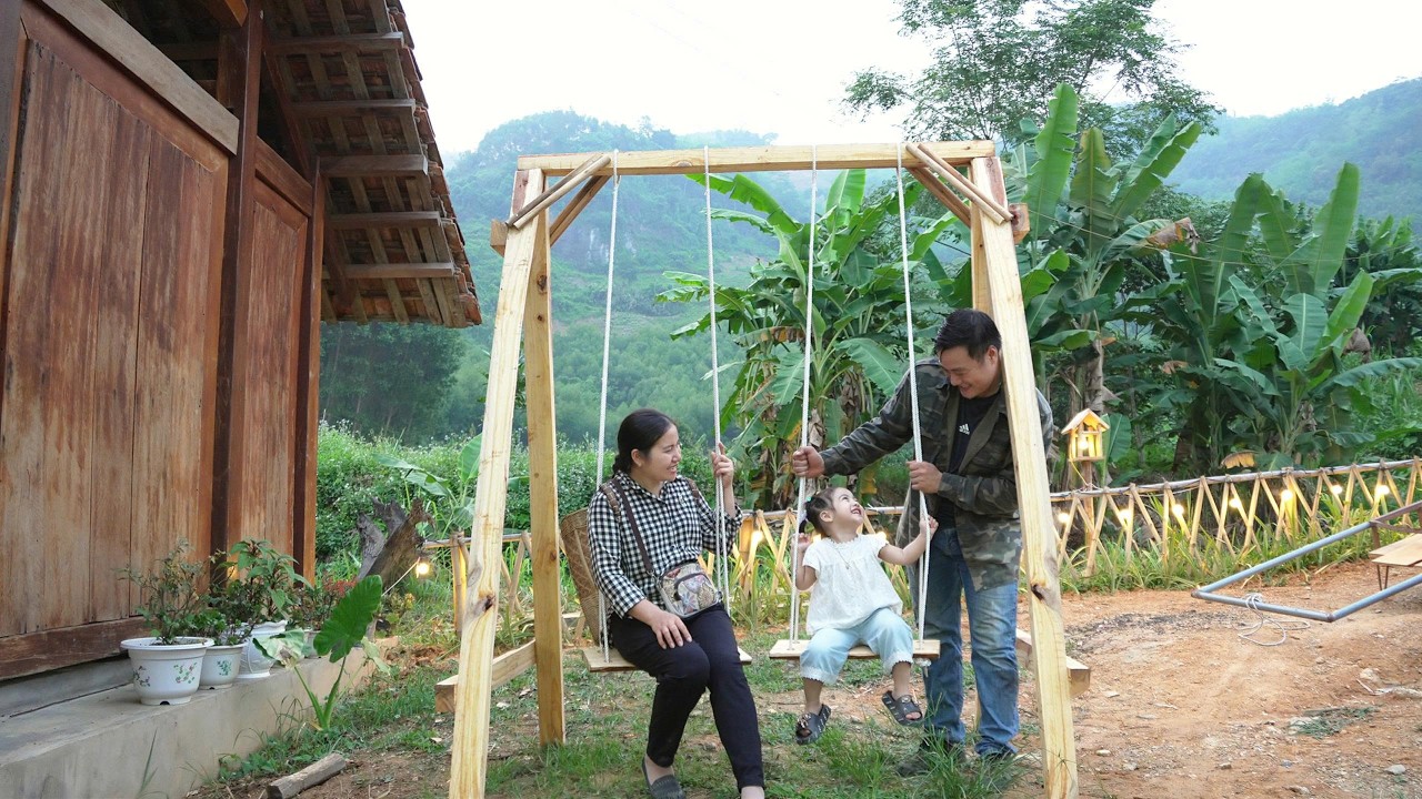 Doctor Long made a swing for Tu Chau and Tu Yen. Both were very surprised and delighted.