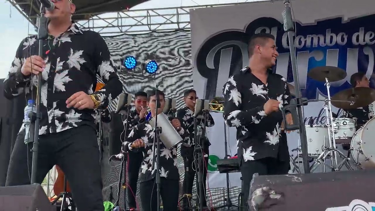 El Combo de Darwin y sonido Méndez y pakillo dj festejando la navidad Tabacalera Tabacallsa S.A