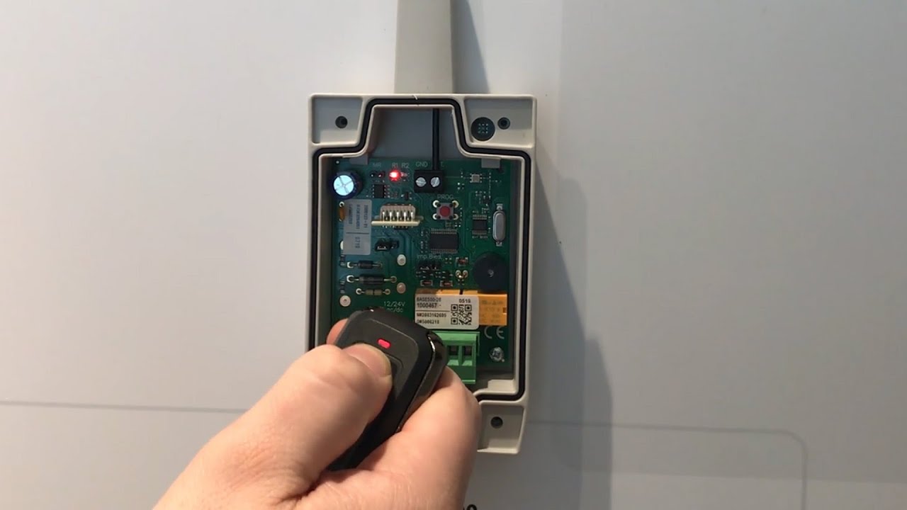 Cómo programar y configurar un mando a distancia de JCM con el receptor