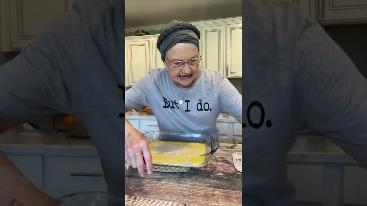 Mama Sue makes PEACH COBBLER | How to make an easy peach cobbler | Southern dessert recipe