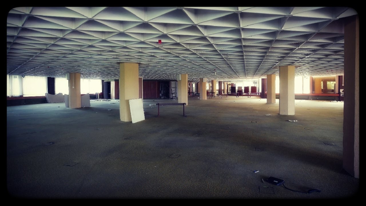 APOKALYPTISCH! DAS VERLASSENE B&Uuml;ROGEB&Auml;UDE! | Lost Place