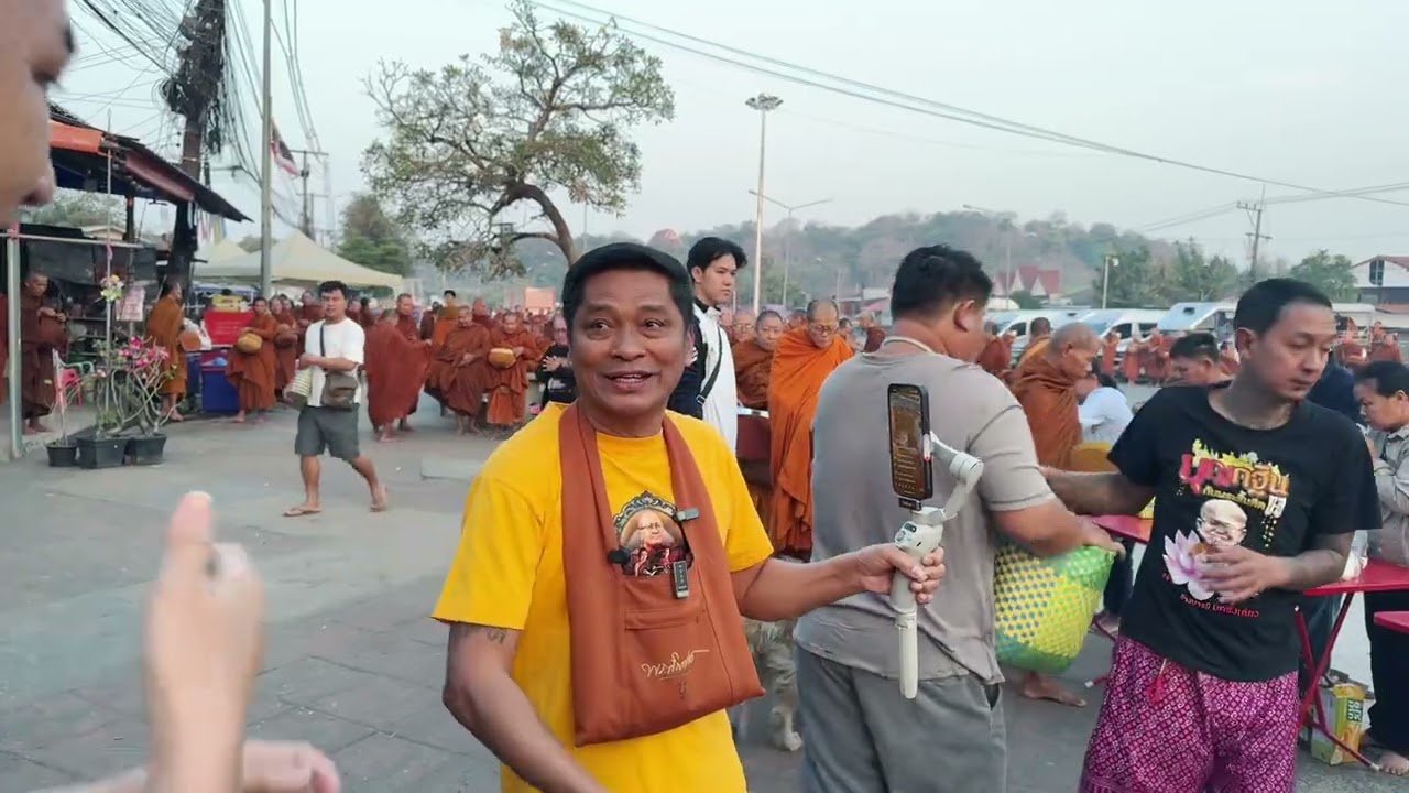 เร่งขวนขวายหาทรัพย์ภายในหาศีลหาธรรมกันนะ #คณะสงฆ์กว่า 300 รูปออกบิณฑบาต