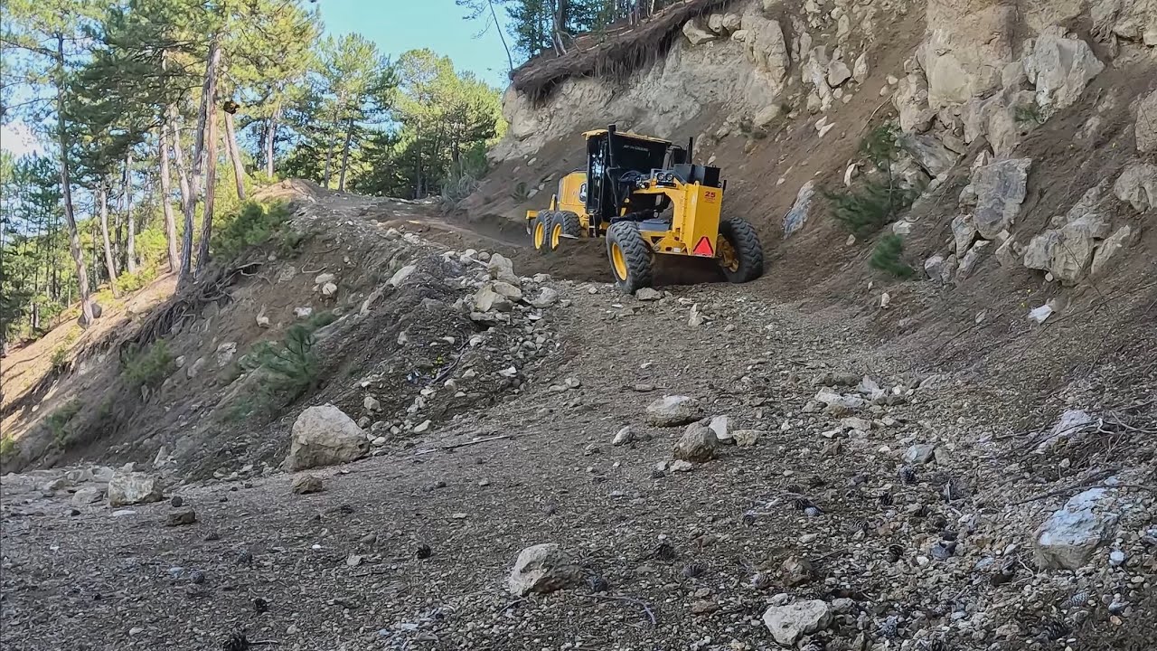 Как грейдер John Deere 670 GP работает на опасных объектах! Каменистые и узкие дороги?#deere #grader