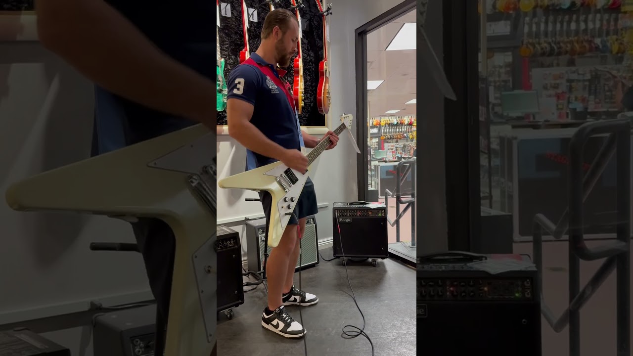 Metallica Gibson Flying V tone live in Guitar center #metallica#gibson#flyingv#usa#rock#mesaboogie