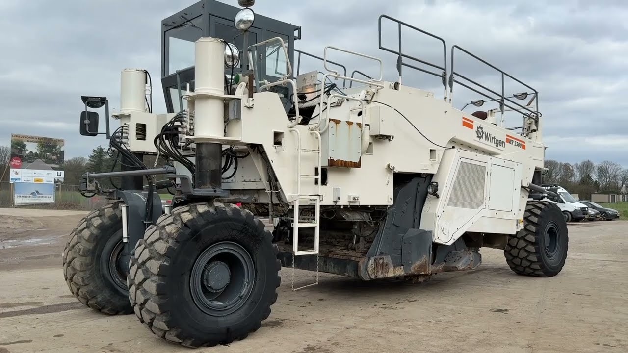 Wirtgen WR2000S Soil Stabilizor - Year: 2001 (Refnr. BM7414)
