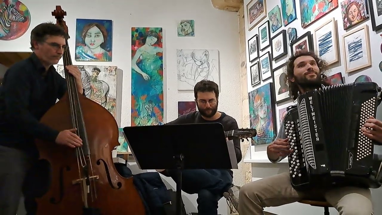 Musiques des Balkans, aux Passants Poétiques, 64, rue du Grand Marché. Tours le 12/12/2025 🤩 - 2.