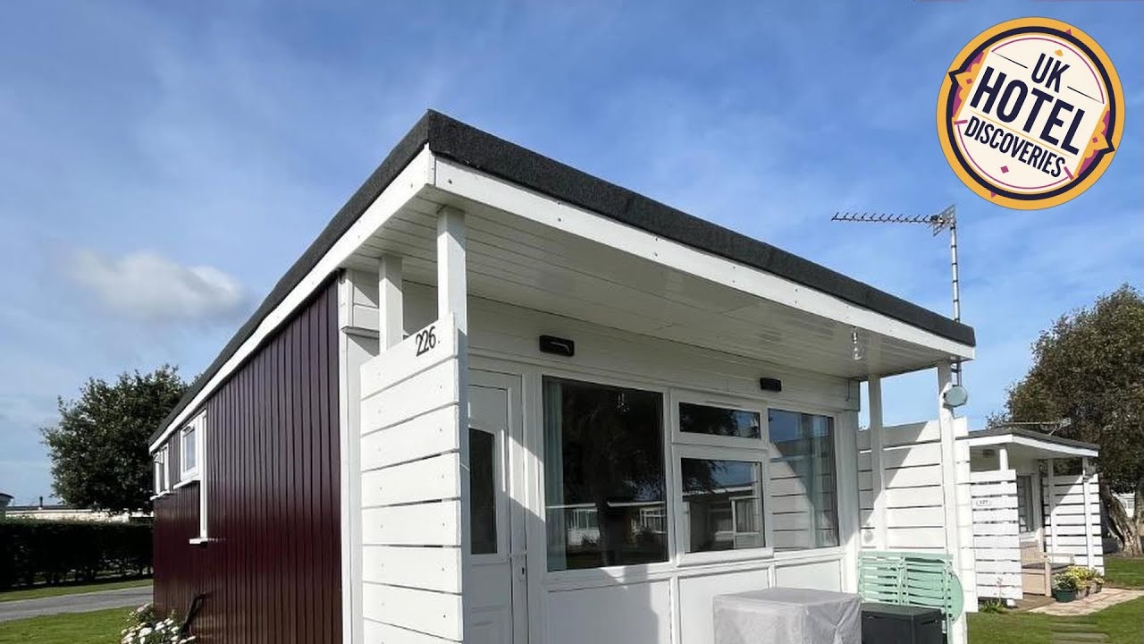 226, Sundowner Holiday Park, Hemsby - Two bed detached chalet, sleeps four, bed linen and towels inc