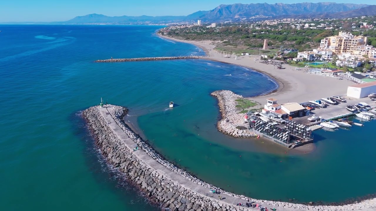 Vuelo cinemàtico sobre la playa de Cabopino(MARBELLA)
