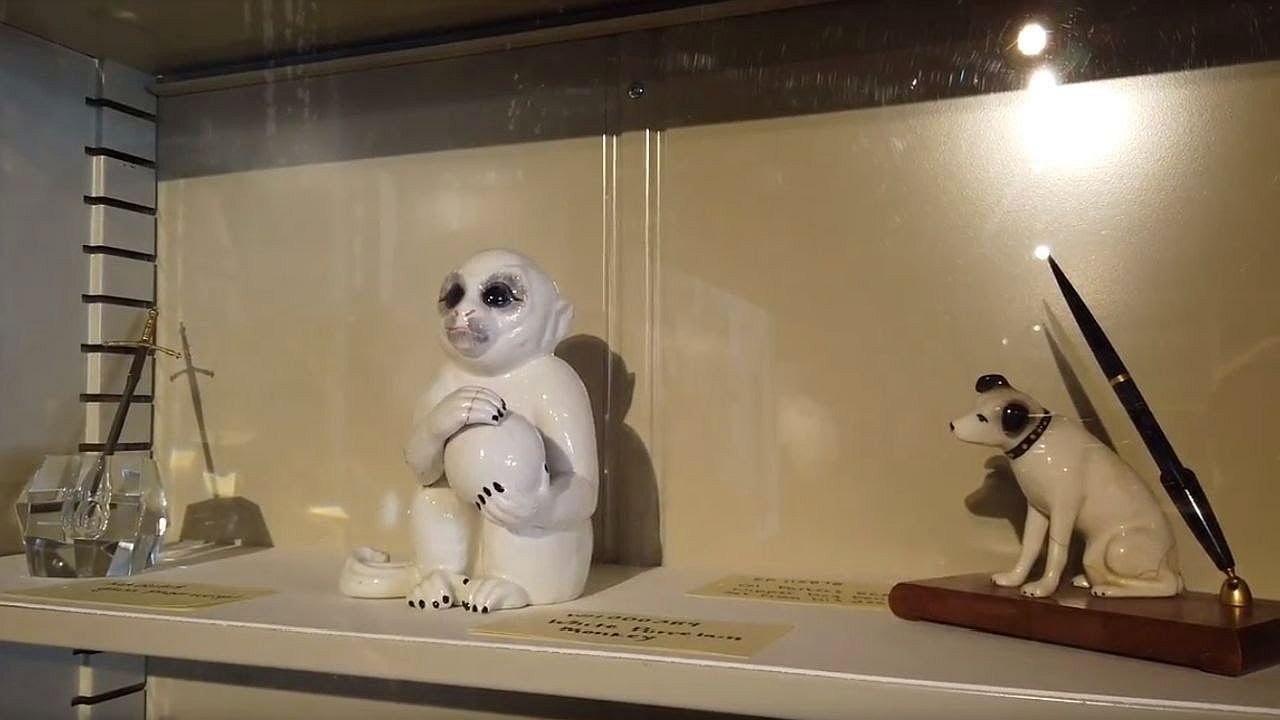 A Closer Look at Some of Elvis' Items