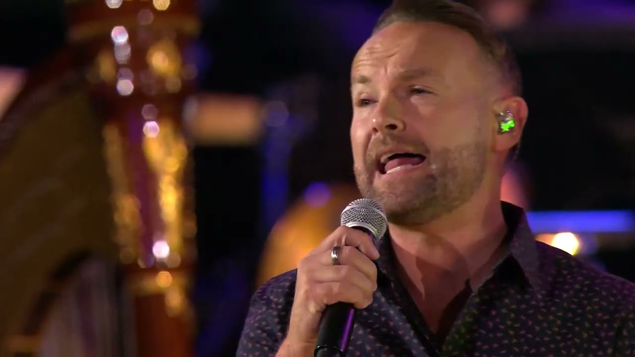 Kevin Simm | Wet Wet Wet |  Love Is All Around LIVE.