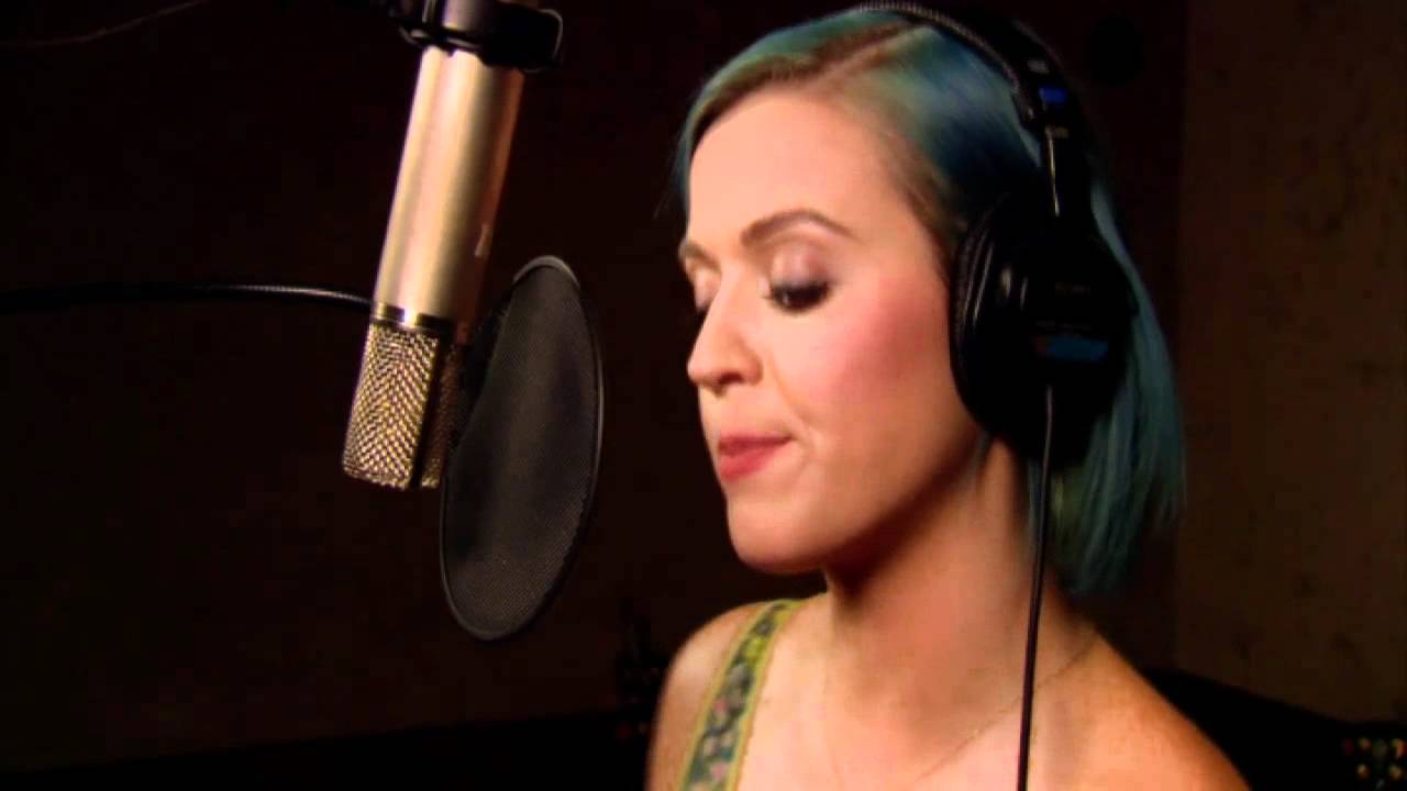 Katy Perry singing Last Friday Night... With a Simlish twist!