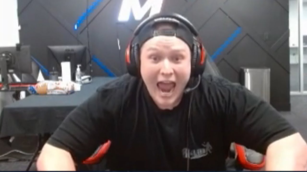 wxltzy benchpressing his teammates for 4 minutes and 1 second