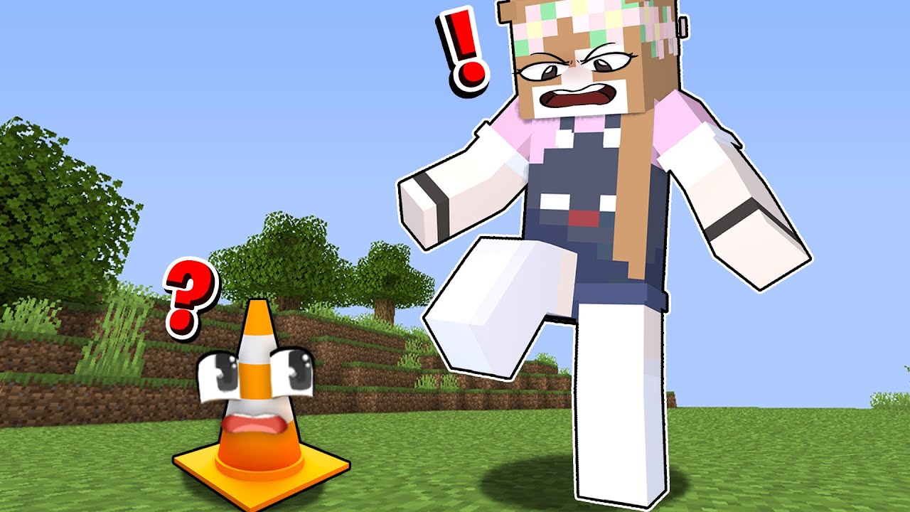 TINY vs GIANT PROP HUNT HIDE 'N SEEK in Minecraft!