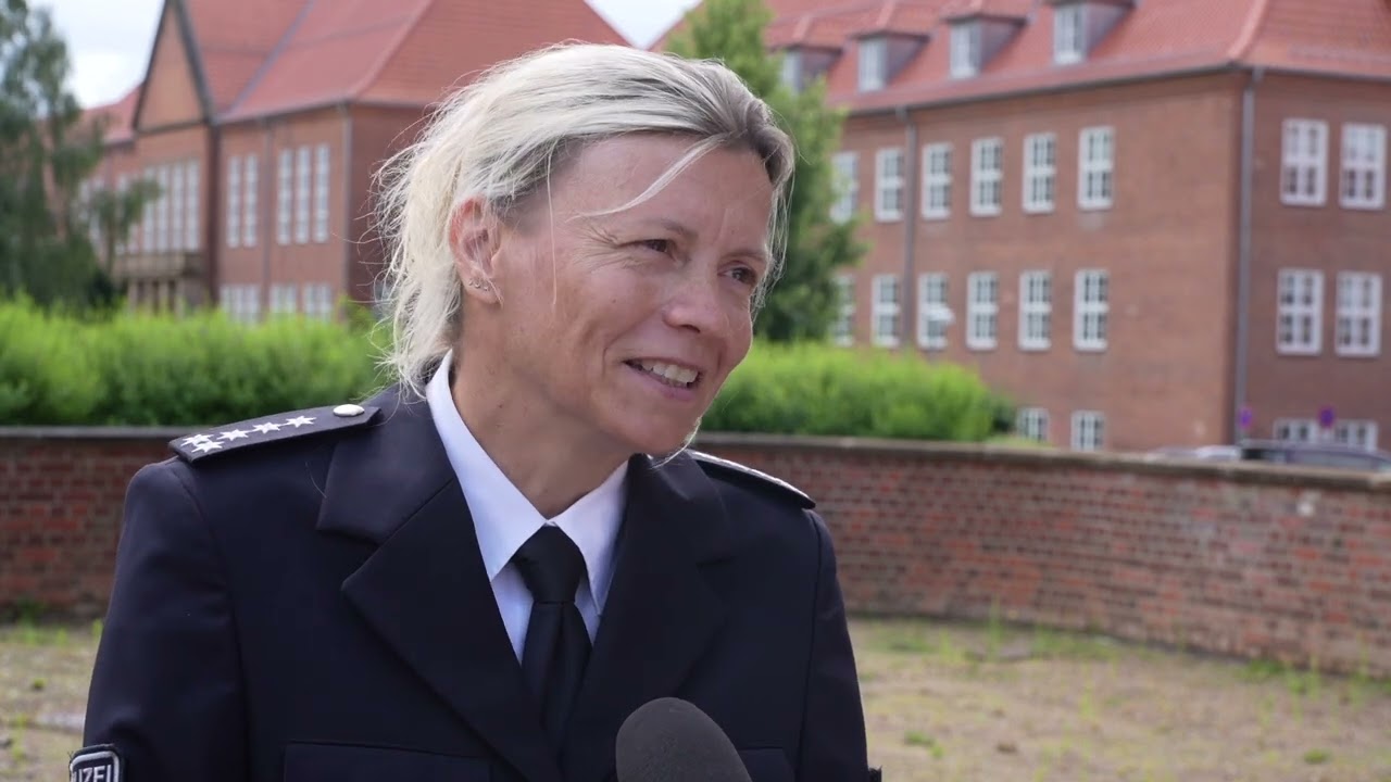 Zeugnisübergabe an Absolventen der FHöVPR