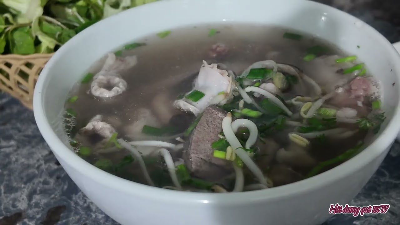 Khám phá bún lòng quê hương Cổ Dũng (cũ) lúc tờ mờ sáng