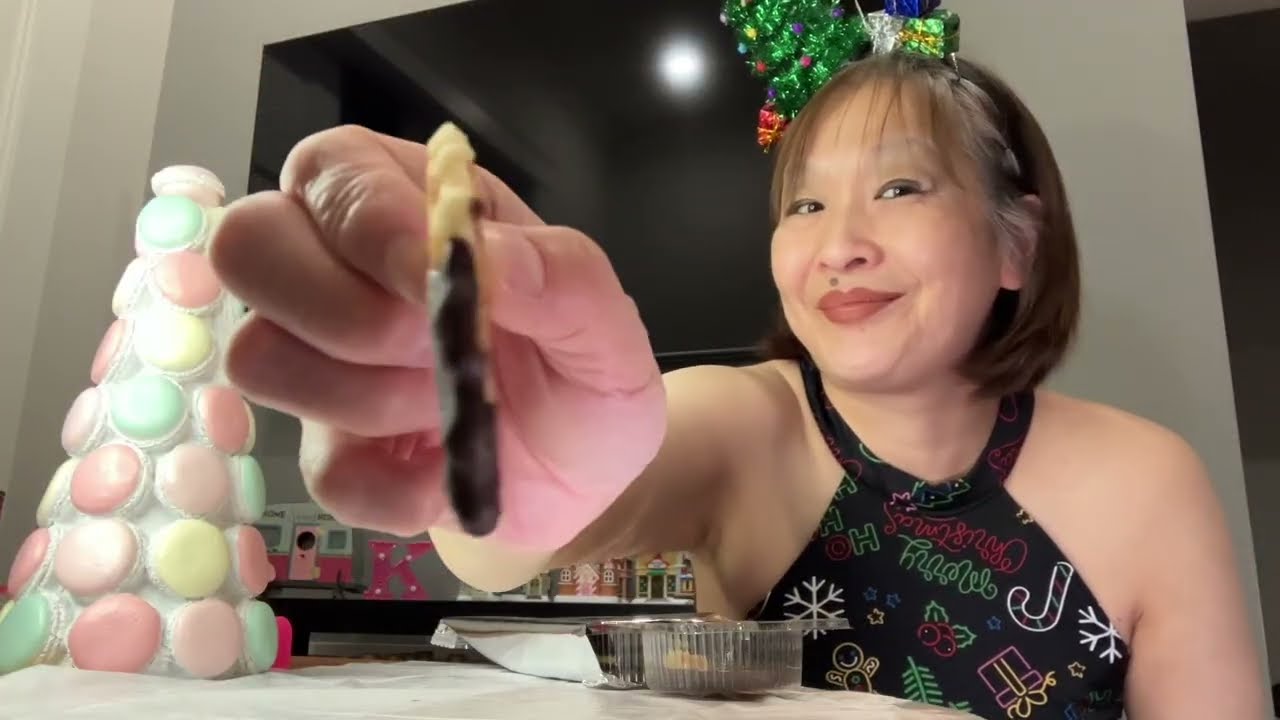 *SNACK-MAS* for SANTA! (Vlogmas/Day 17…Benton’s Belgian Butter Waffle Crisps)