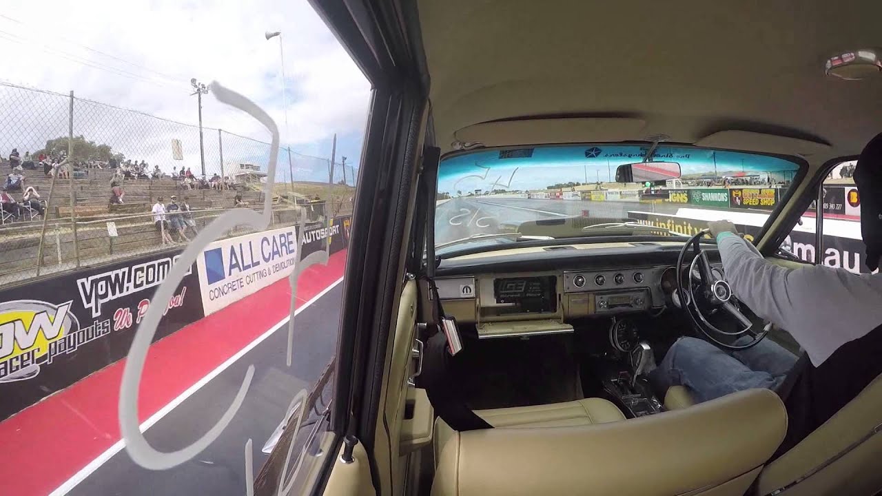 VC Valiant at the drags