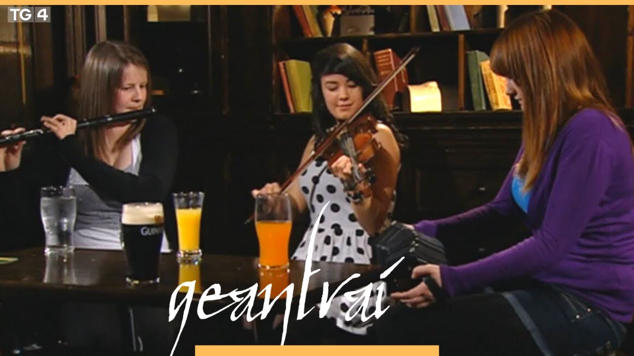 Greta Curtin, Catherine Curtin & AnnMarie NicGearailt | Tigh Uí Mhurchú | Geantraí 2012 | TG4