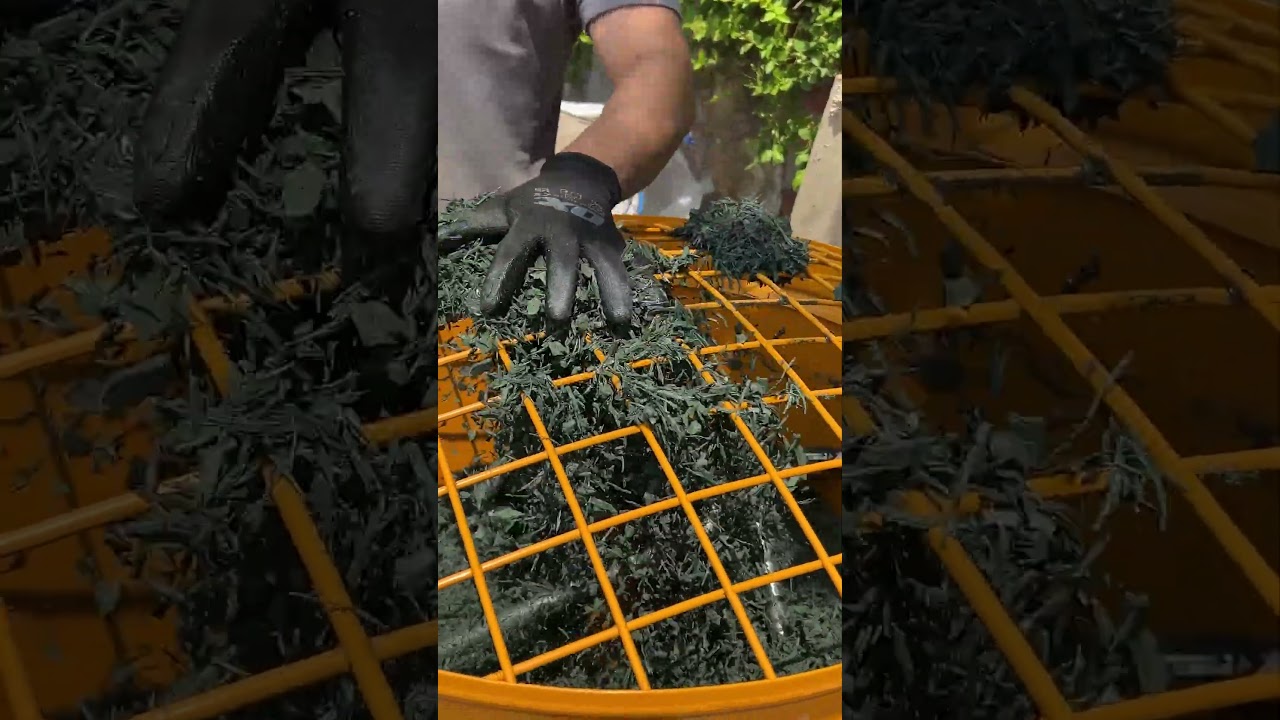 Sound up & watch this Rubber Mulch install! 🎧🤸 #mulch #rubbermulch #resinbound #asmr #satisfying