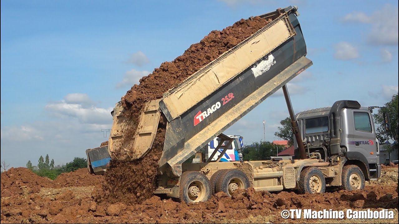 Trago dump truck 25 5t out of dirt | Big dozer spreading dirt ឡានយីឌុបចាក់ដី