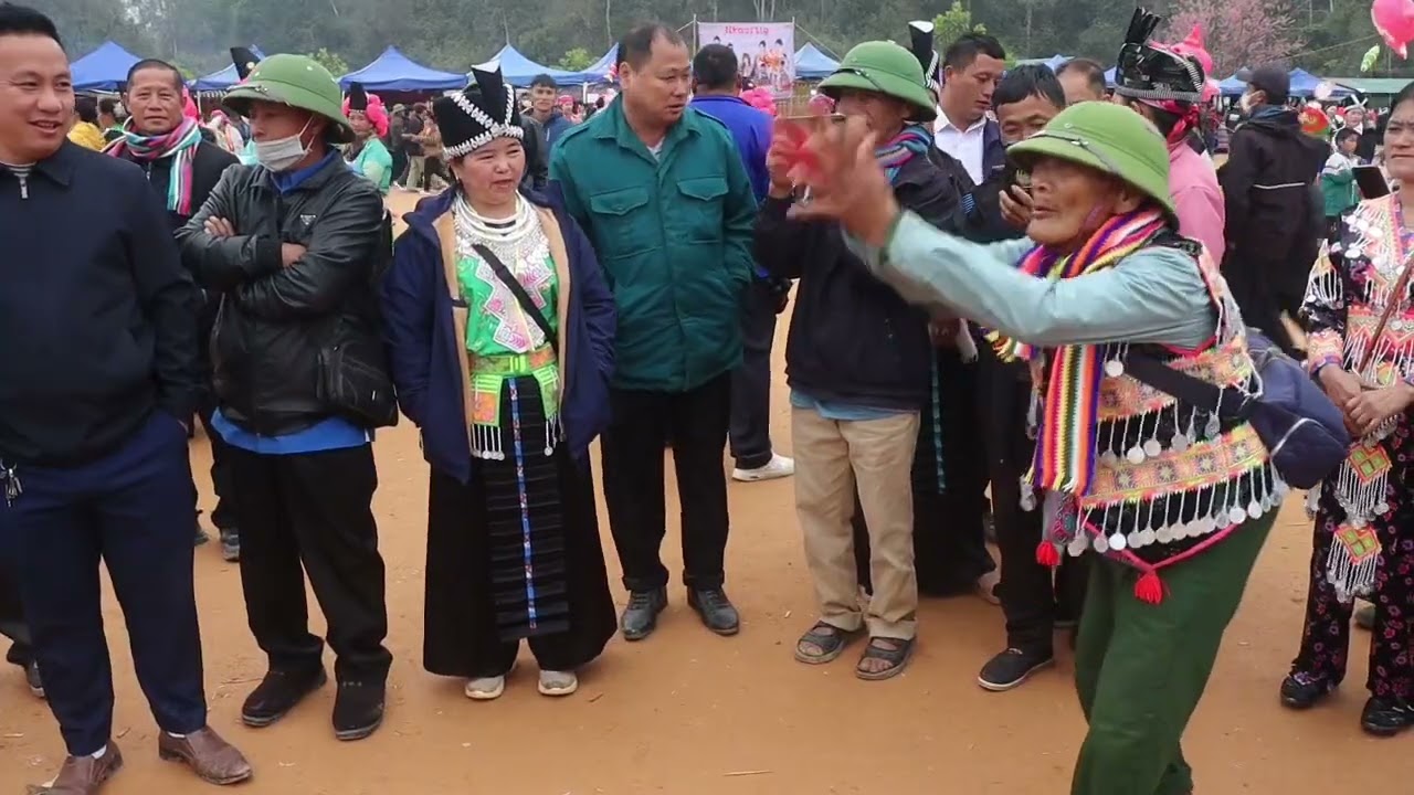 Hluag nraug tiam tshiab, xã tìa dình @@#@2026