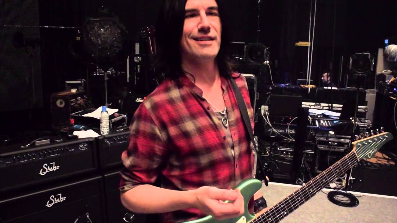 Pete Thorn using 2 Eventide H9's on tour