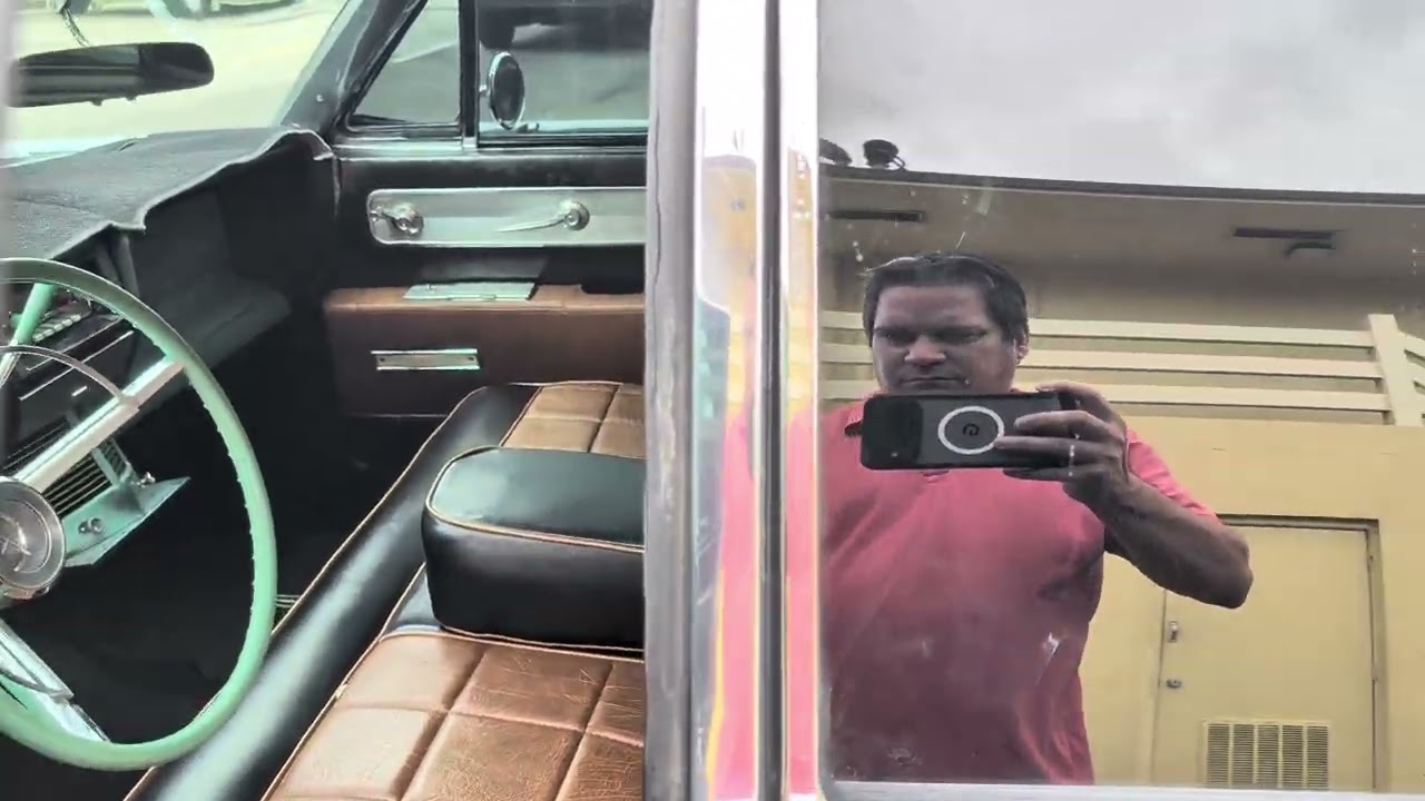 1961lincoln FOR SALE A LA VENTA 22000 OBO contact at: 786 306 3825