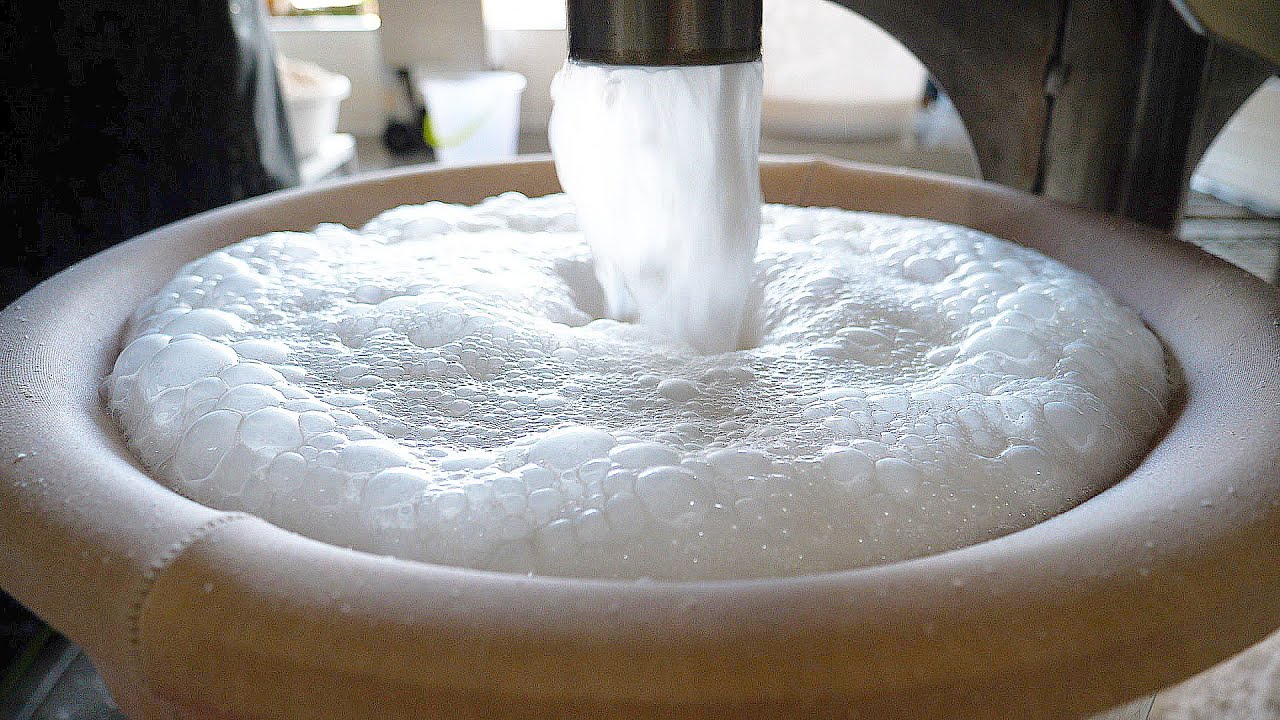 Coconut milk production from brown coconuts - Thai street food