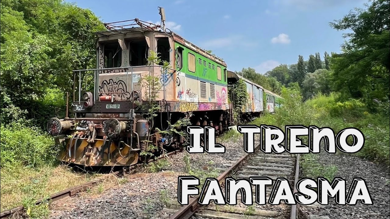 Un Treno Fantasma Corre nel Nulla di un Paesaggio Surreale
