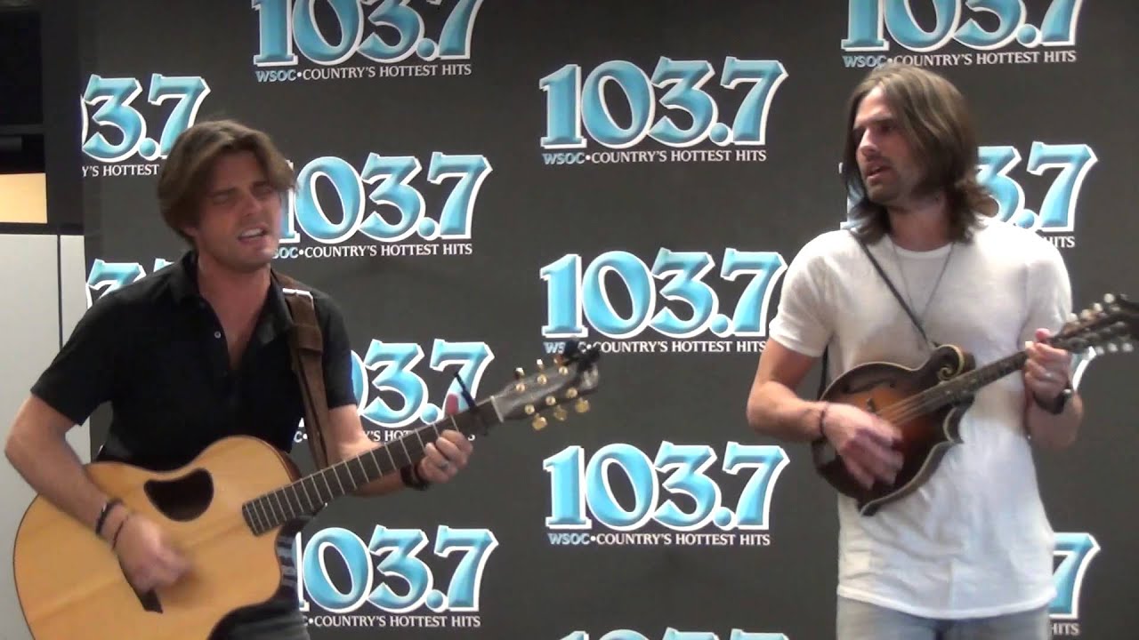 Ashley Clark Performs 'Greyhound' Accoustic