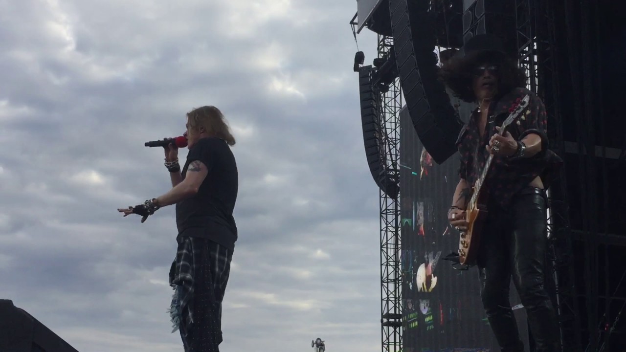 Guns N' Roses - Welcome to the jungle live Prague 2017