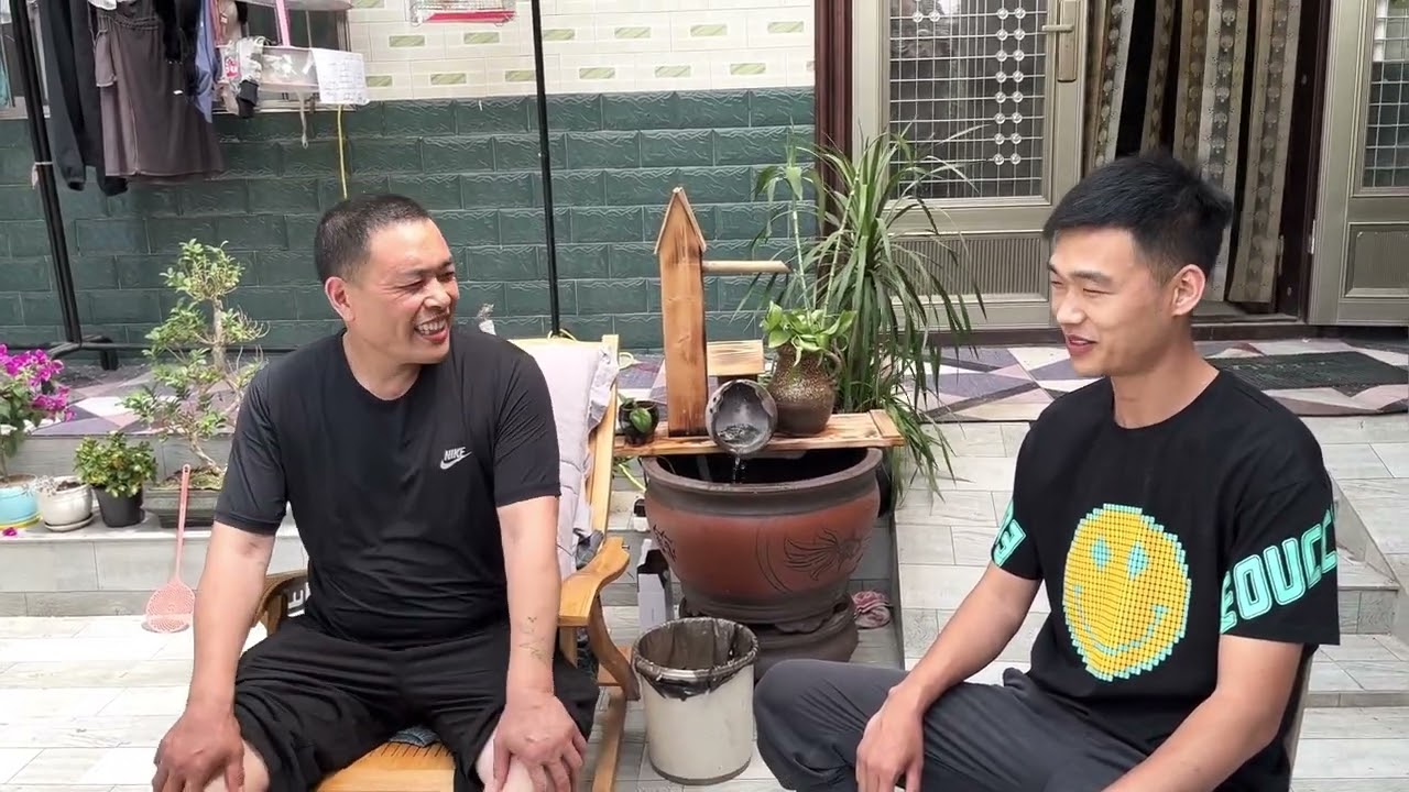 老爸练习了两个月的科目一，考试90分一把过，回到家就开始吹牛了